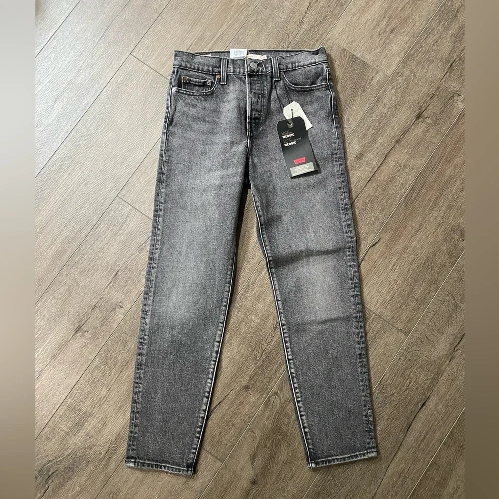 Levi’s Wedgie Denim - colour is Better Weathered. BNWT Size 26 - Picture 1 of 2